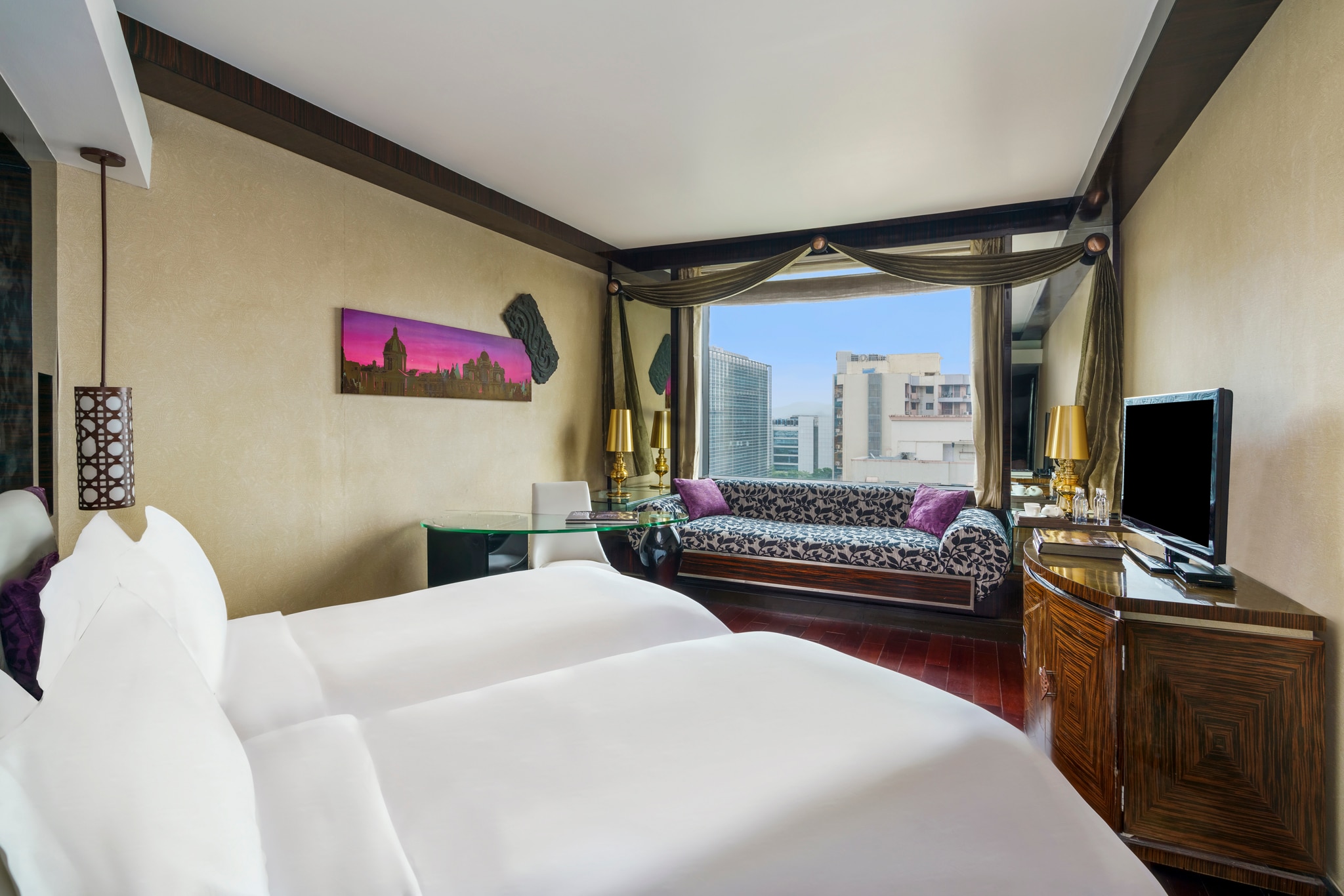Luxury Twin Room with Bathtub 1