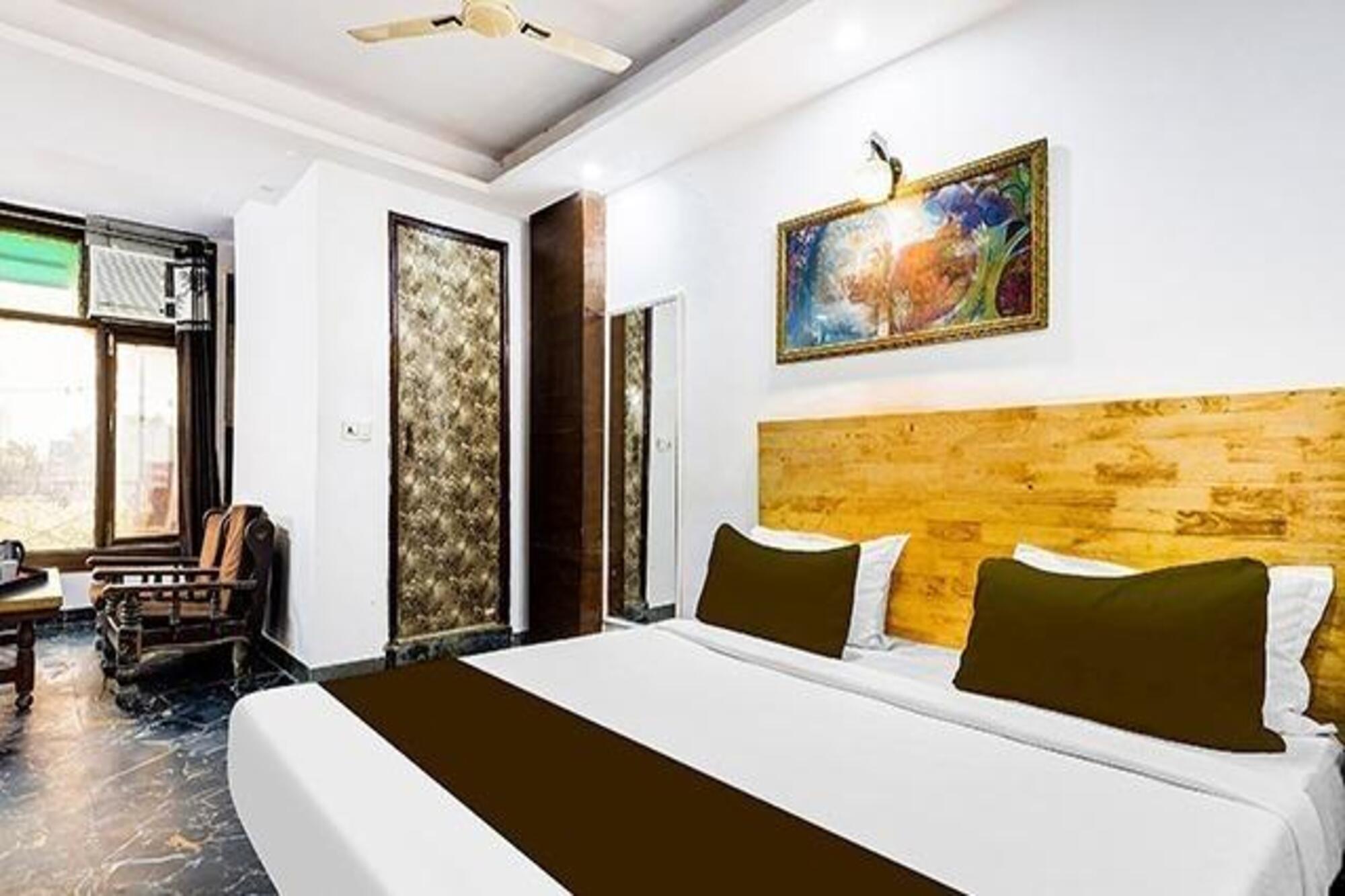 FabHotel Hari Nagar Ashram - Tap to explore photos