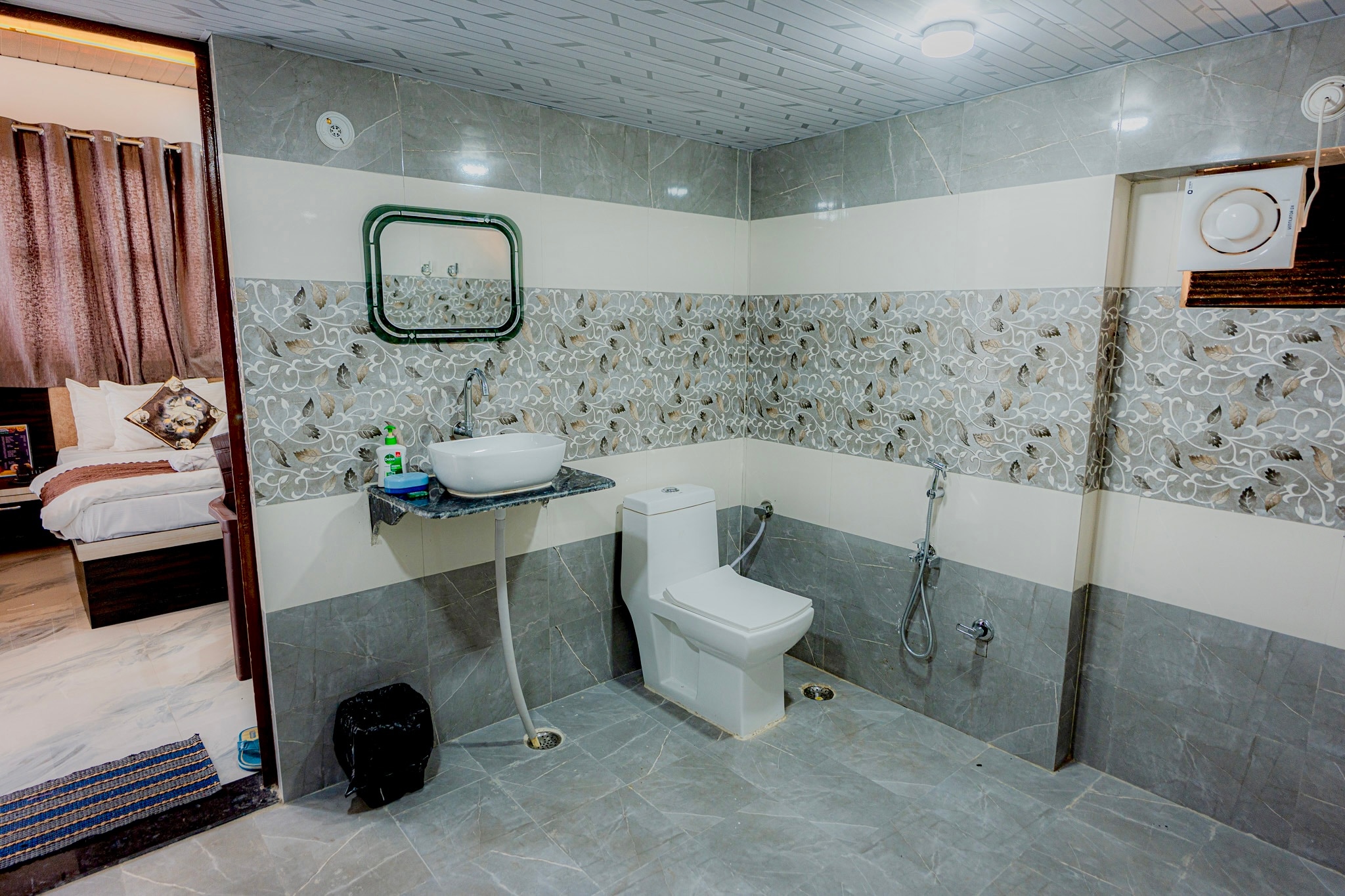 Hotel Kashi In - Tap to explore photos