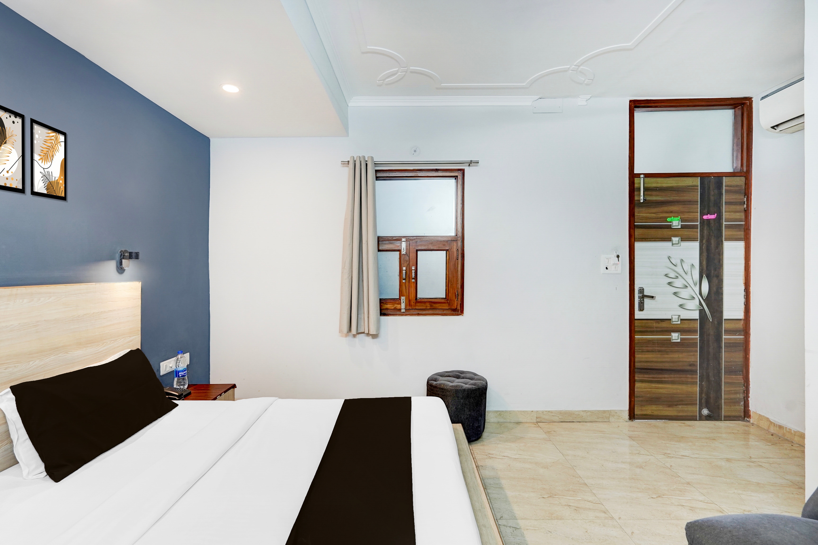 Super Collection O Sector 20 Noida - Tap to explore photos