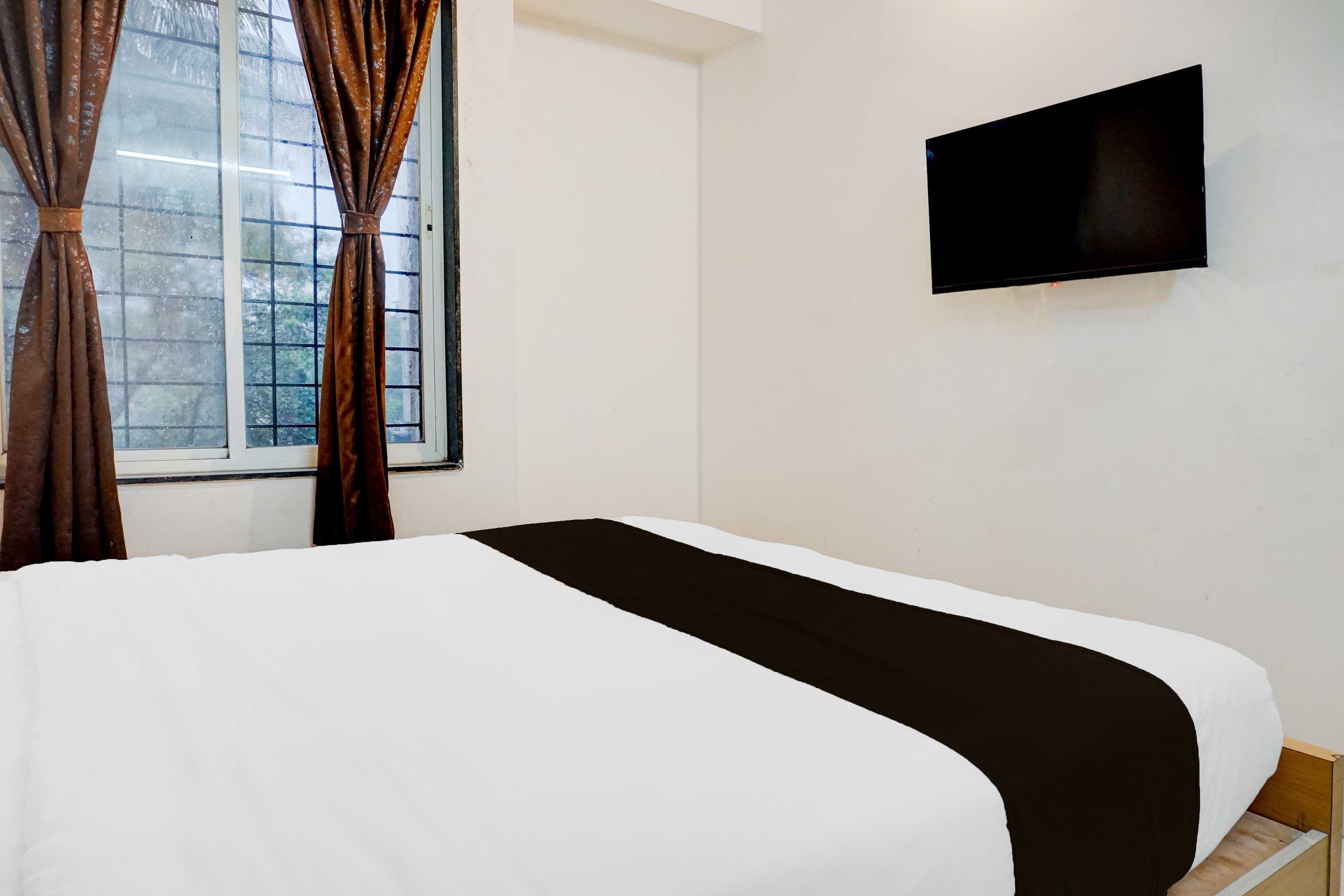 Super Hotel O Mundhwa Chowk Seasons Mall - Tap to explore photos