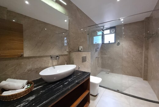 Coastal Living - Baga Breeze - 5BHK Rooftop Private Pool Villa, Baga, Goa