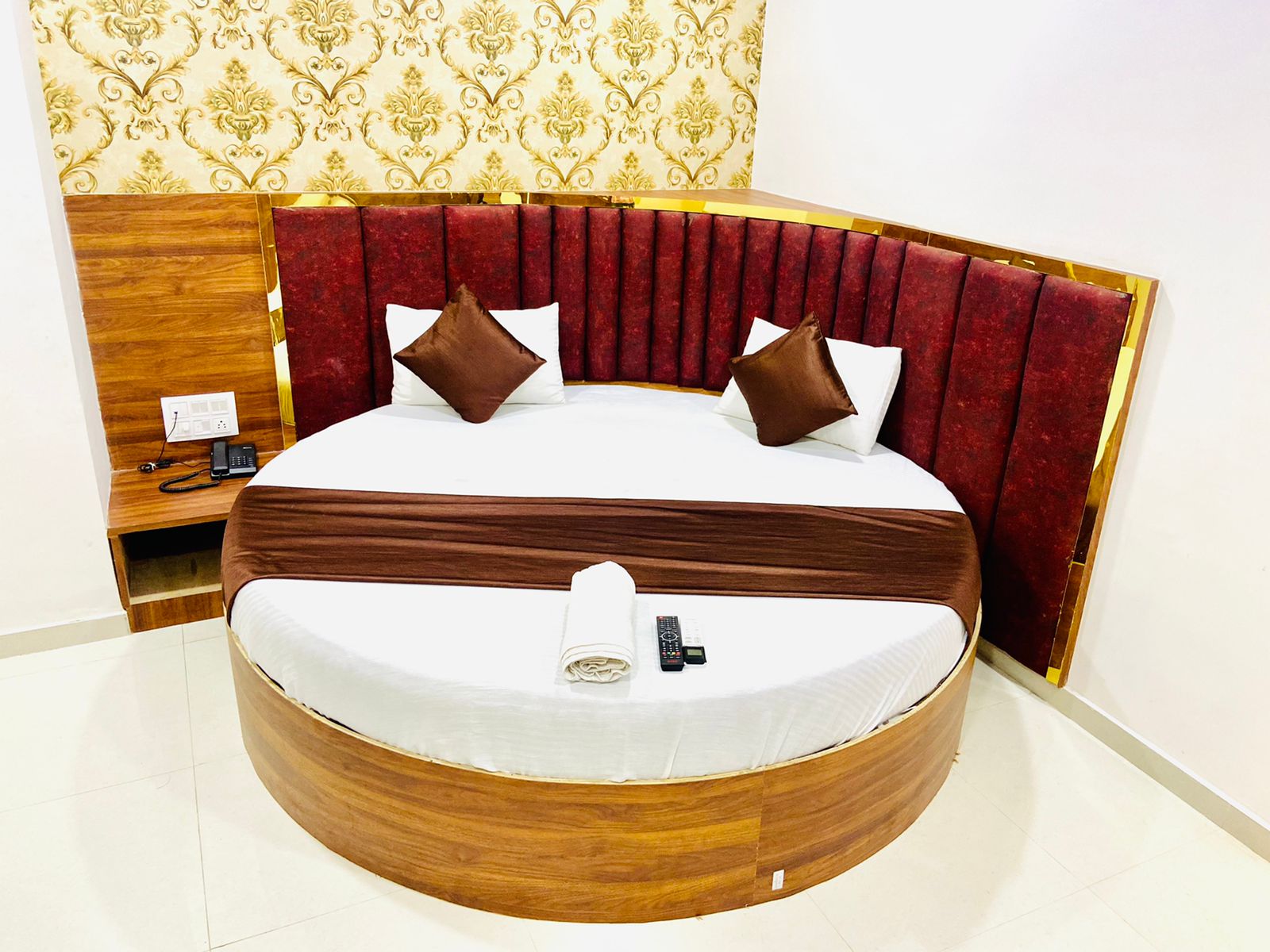 Hotel Paradise Naroda - Tap to explore photos