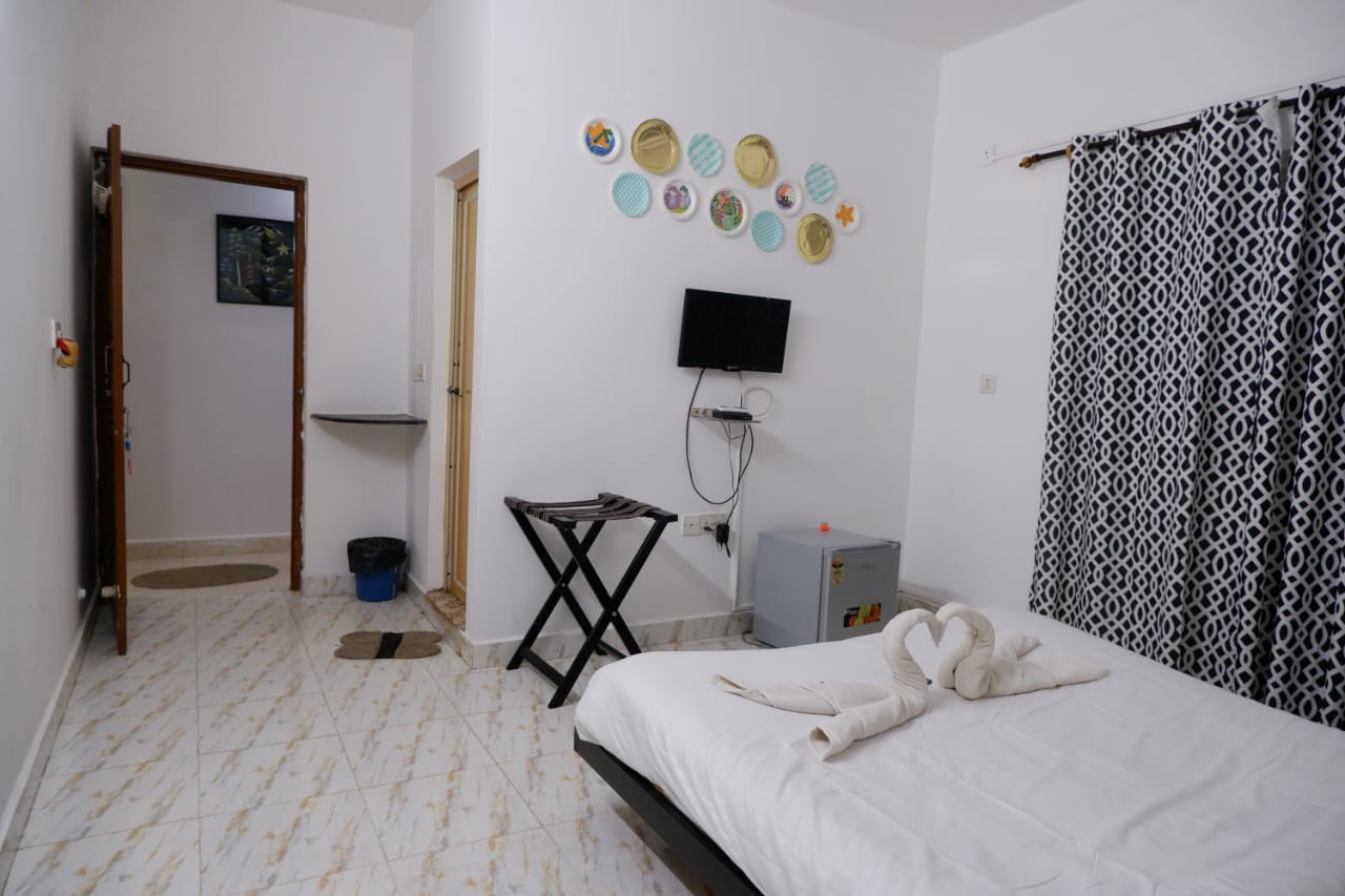 Flora villa guest house - Tap to explore photos