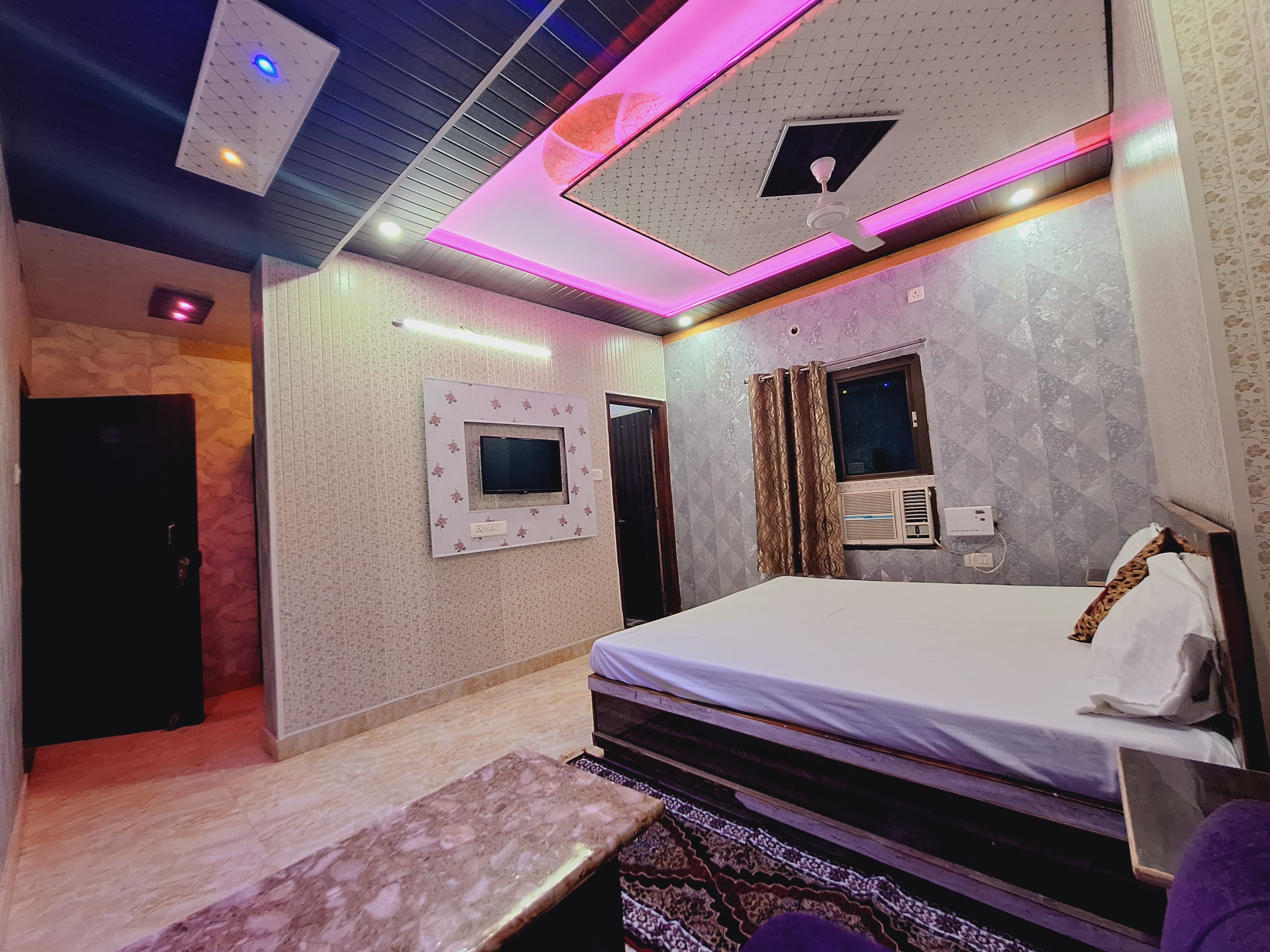 Hotel Mahaveer International Varanasi - Tap to explore photos