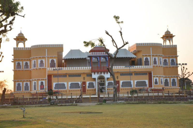 Hotel Goram Garh Resort - Tap to explore photos