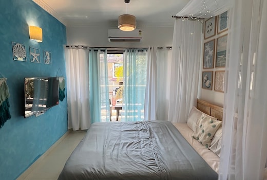 The Boho Beach Studio 1KM from Beach Pool