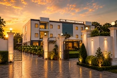 Vrindavan Guest House, Sultanpur