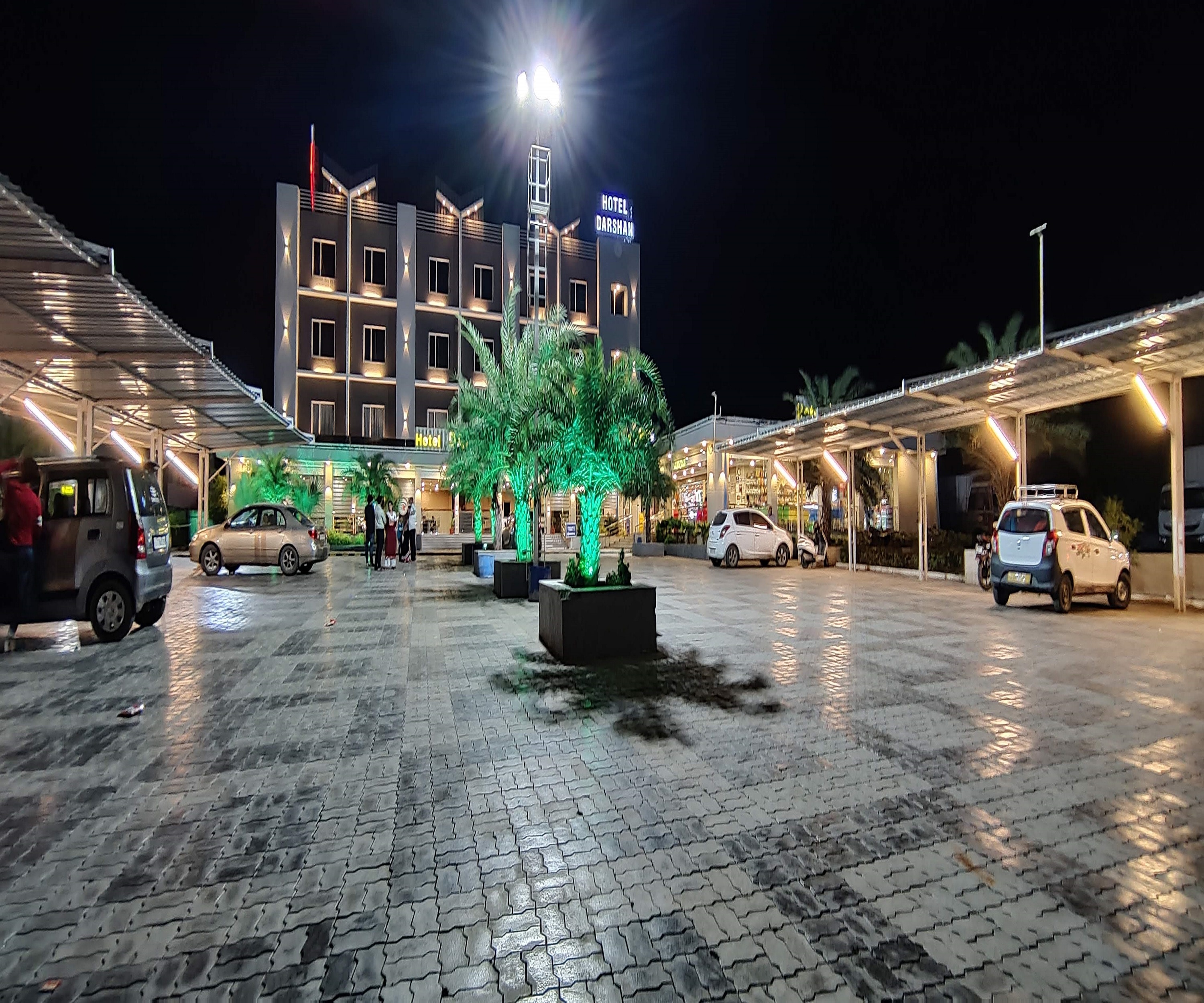 HOTEL DARSHAN & GUEST HOUSE - Tap to explore photos