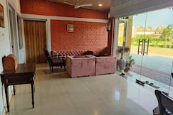 BRICK FIELD | Lounge with Garden & Parking, Varanasi