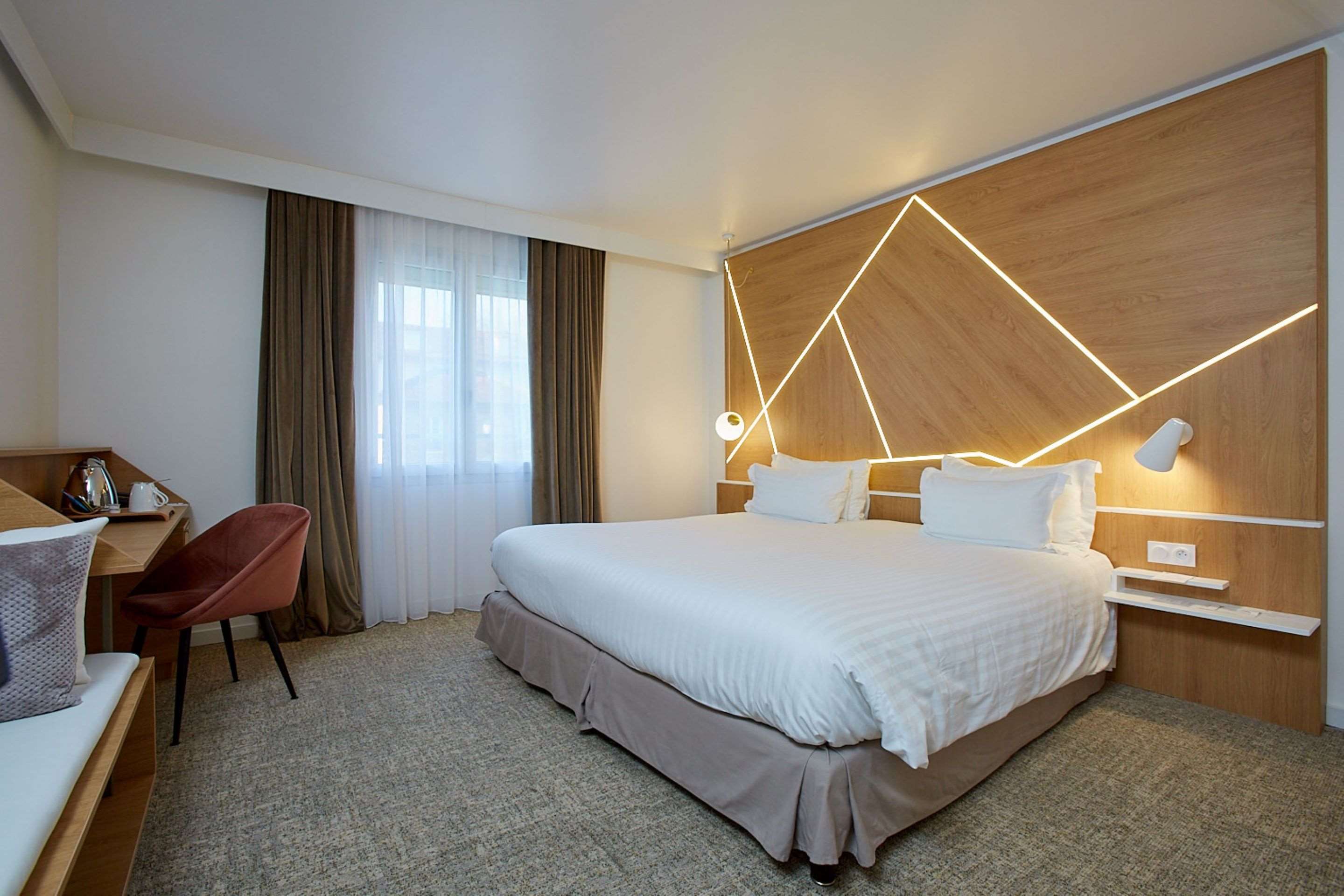 BEST WESTERN PLUS PARIS MEUDON ERMITAGE - Tap to explore photos