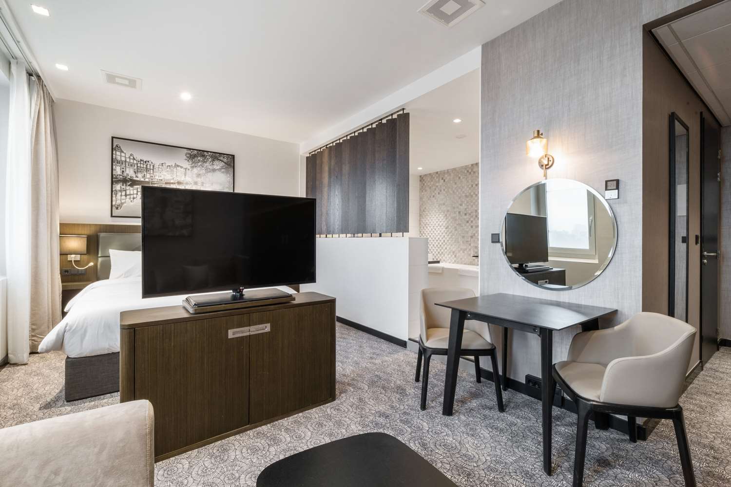 Radisson Hotel & Suites Amsterdam South - Tap to explore photos