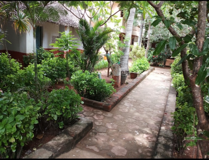 Muthu Guest house  - Tap to explore photos