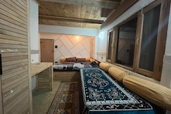 Mysa, A-frame cottage, Padhar