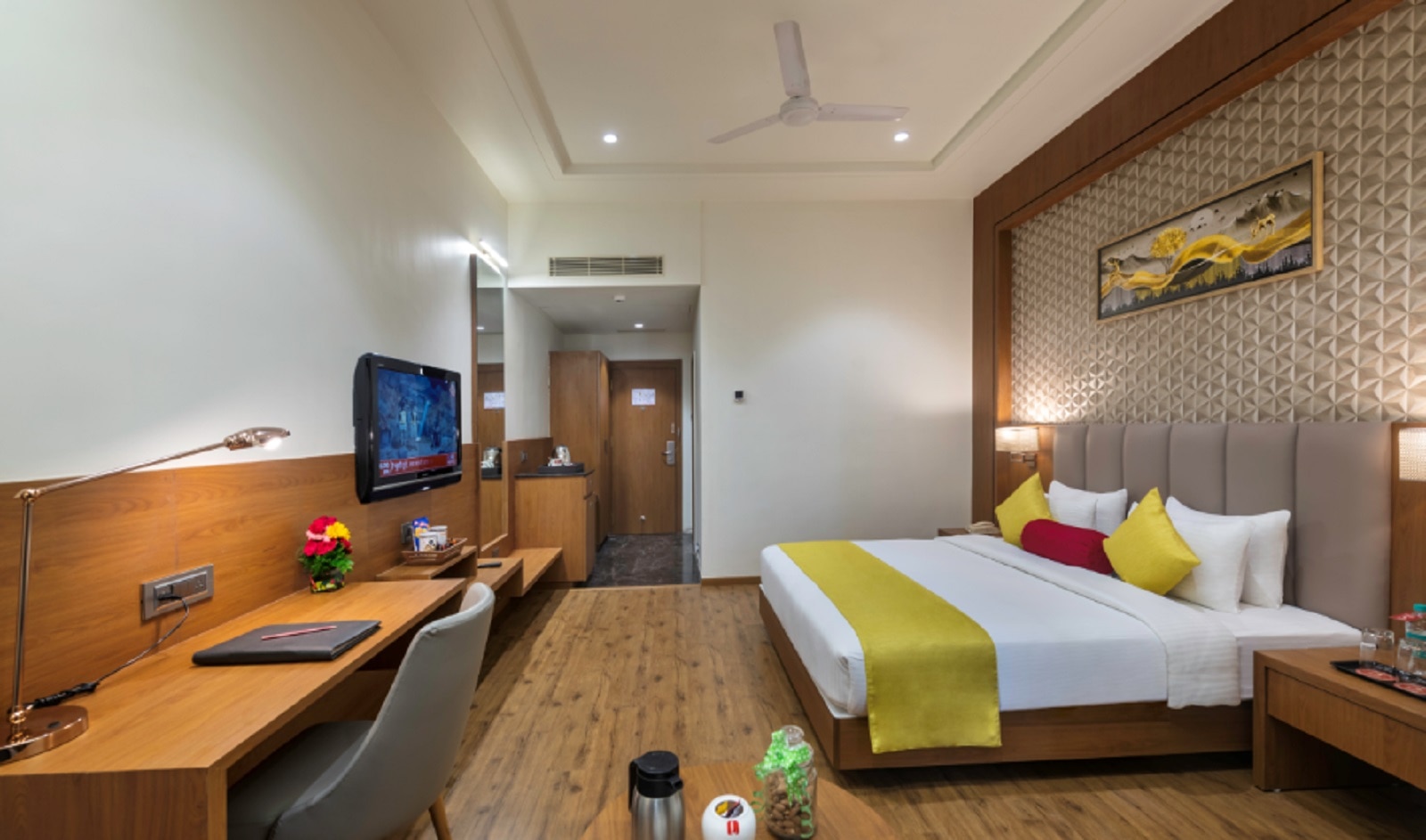 Lords Inn Somnath - Pure Veg 𝗕𝗢𝗢𝗞 Somnath Hotel
