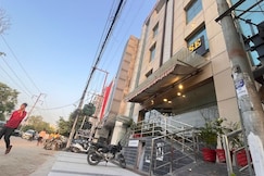 Hotel O Kingston House, Lucknow