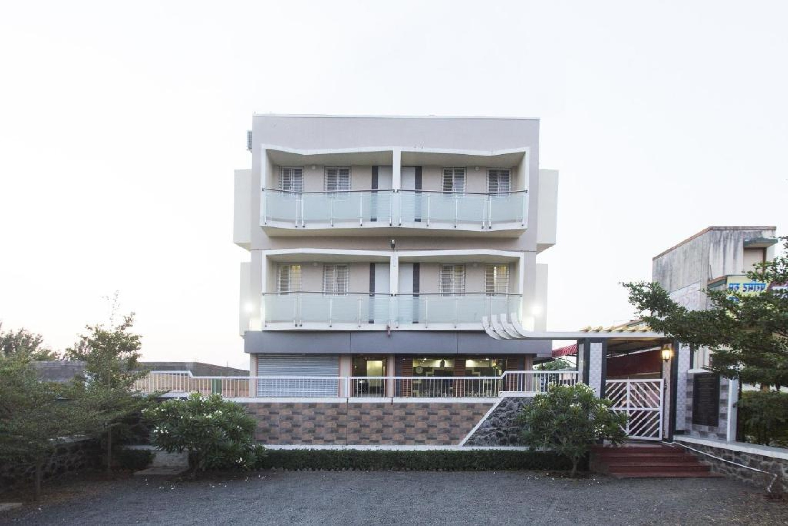 Hotel Shriniwas Executive - Tap to explore photos