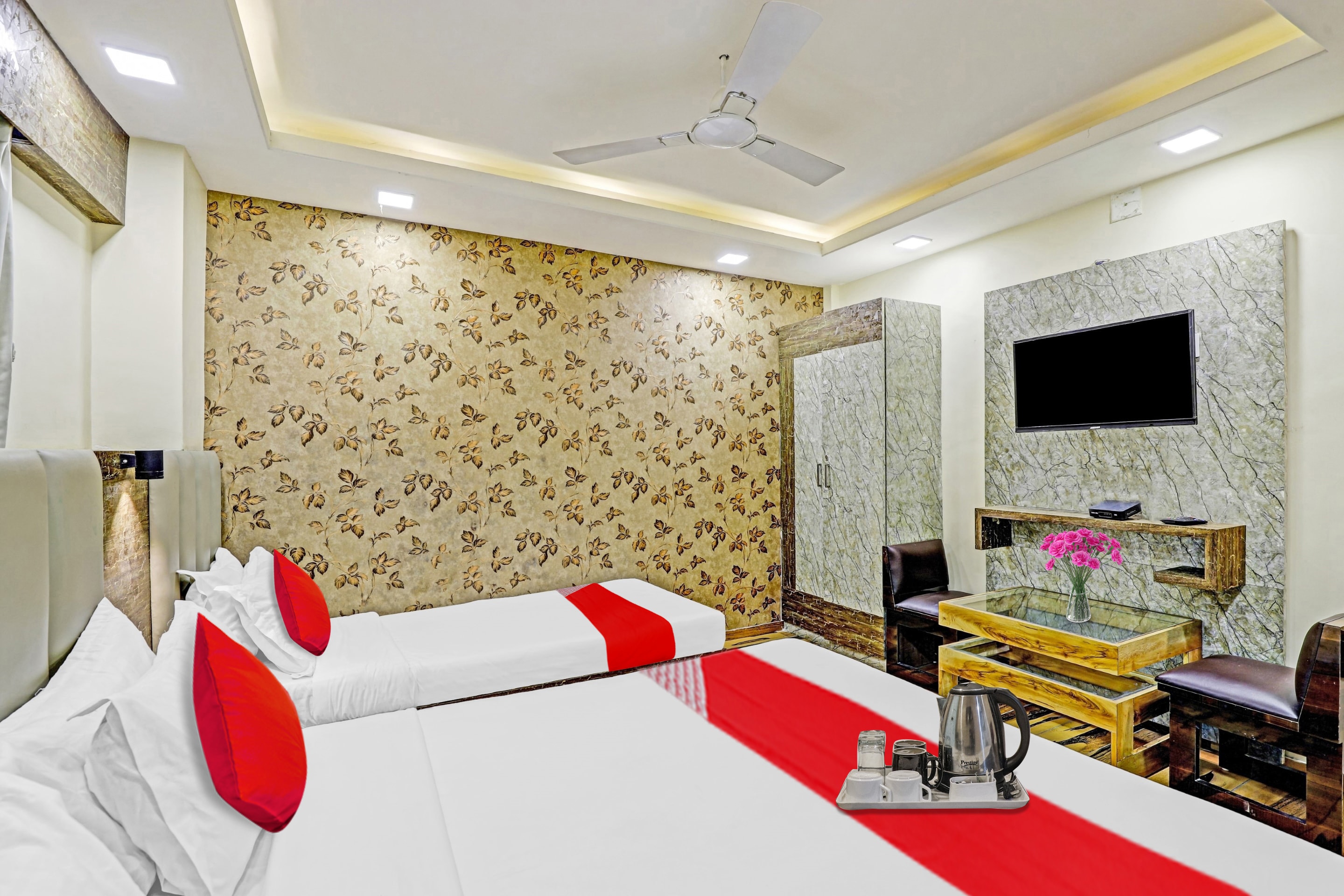 Collection O Hotel Raj Palace - Tap to explore photos