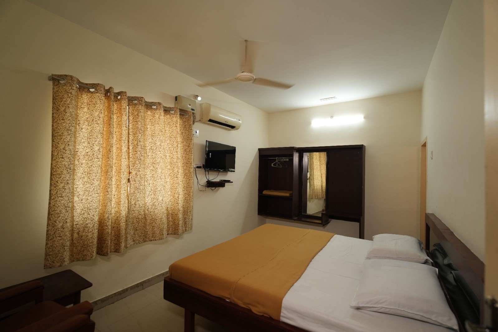 Hotel Solai Smart Inn - Tap to explore photos