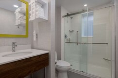 Hampton Inn & Suites by Hilton Toronto Downtown, Toronto