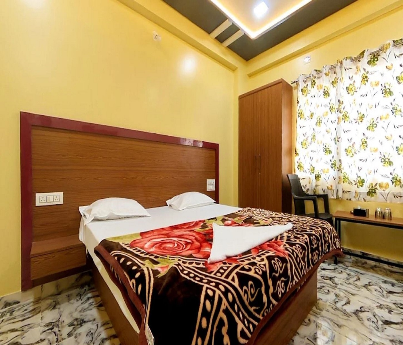 HOTEL TAARASRUSHTI FAMILY RESTAURANT AND LODGING - Tap to explore photos
