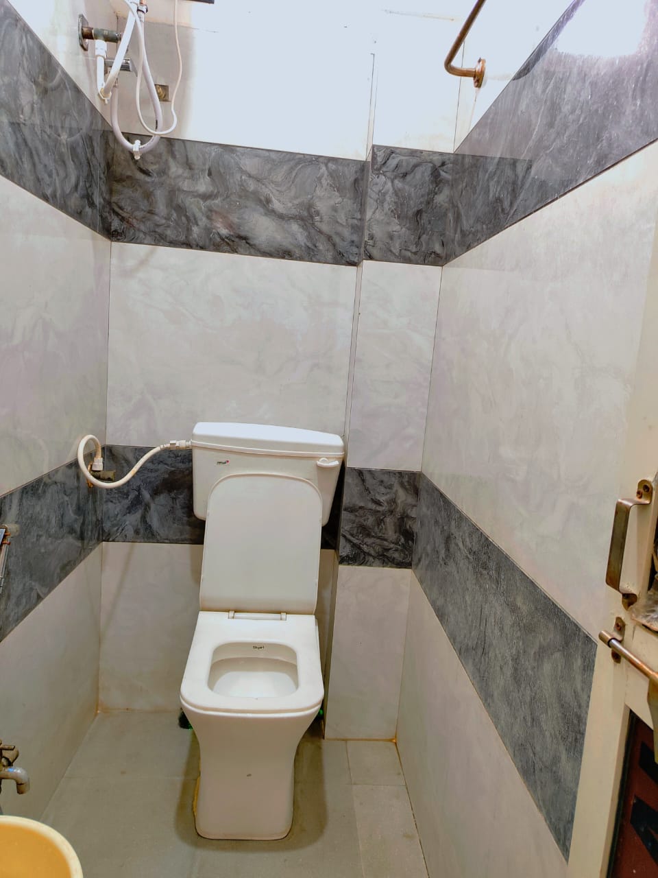 Shree Ayodhya Guest House - Tap to explore photos
