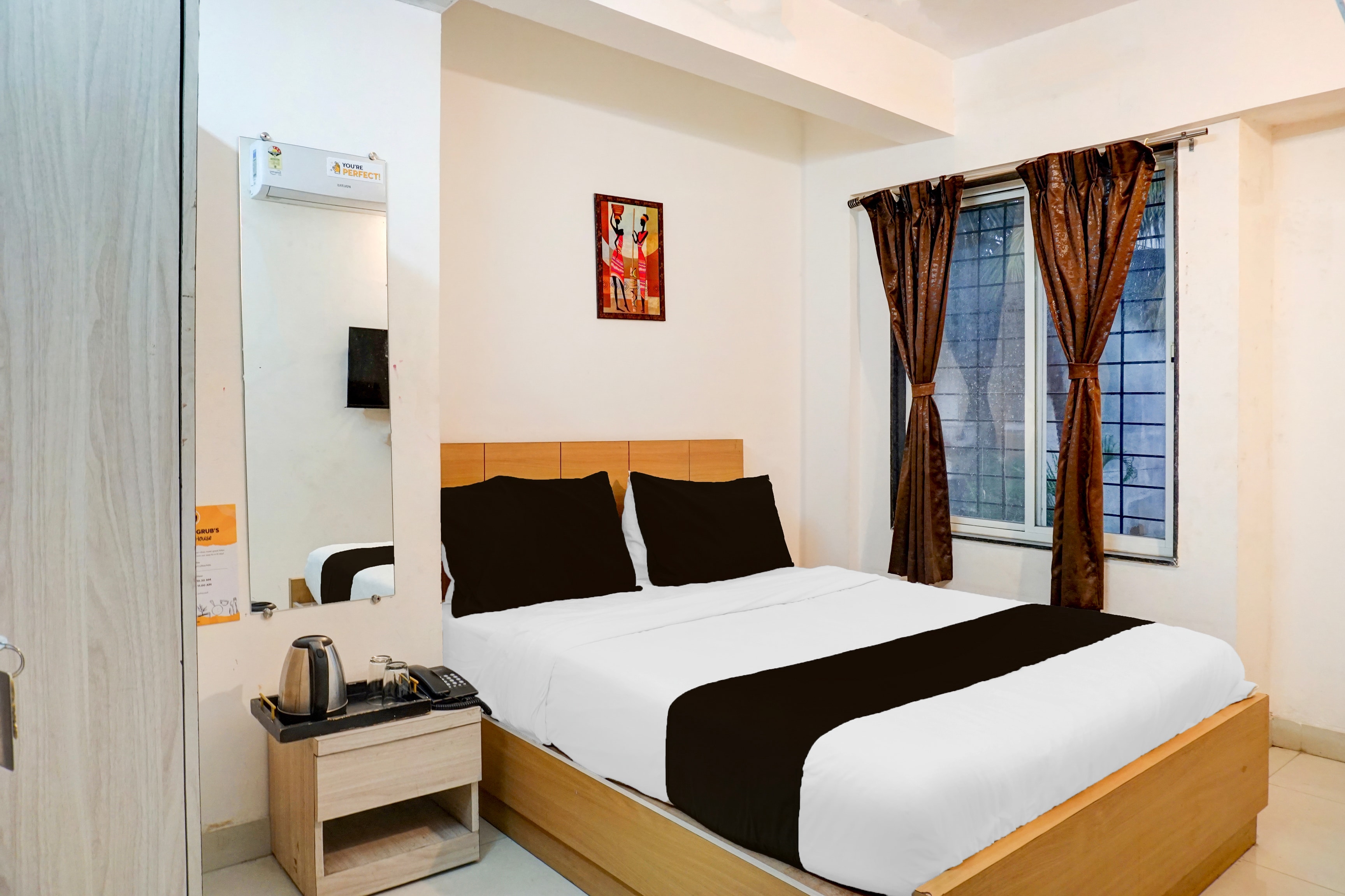 Super Collection O Mundhwa Chowk formerly Opal Suites - Tap to explore photos