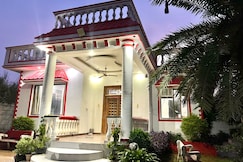 Huge farmhouse with fresh water swimming pool, Gurgaon