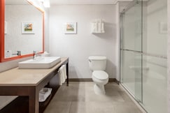 Hampton Inn & Suites Elizabeth Newark Airport, Newark