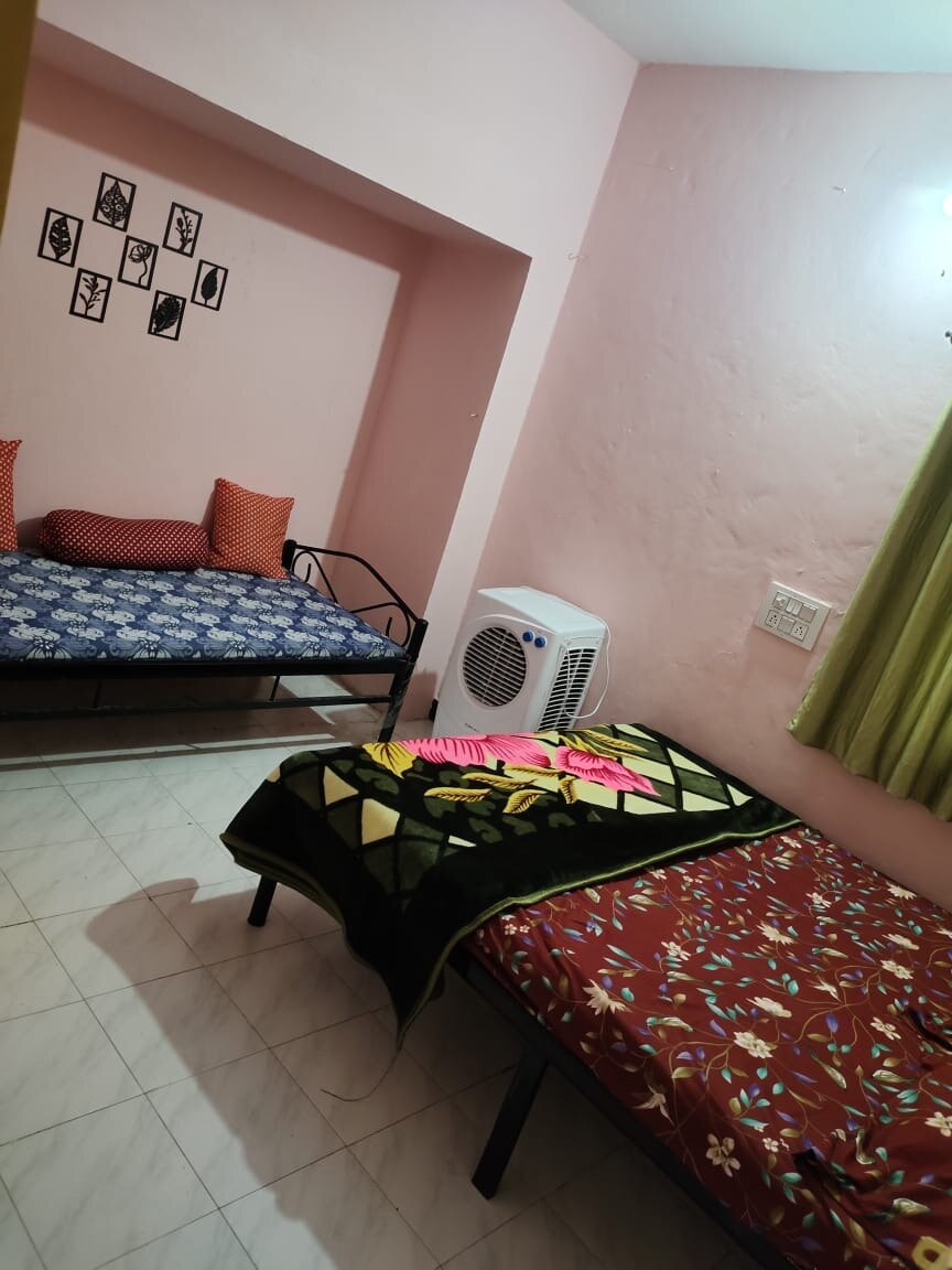 COZY STAY NEAR KOLHAPUR RAILWAY STATION 4