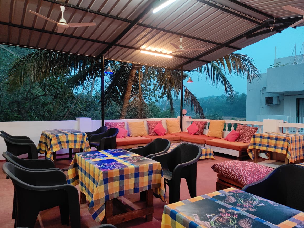 J7 Hostel at Anjuna - Tap to explore photos