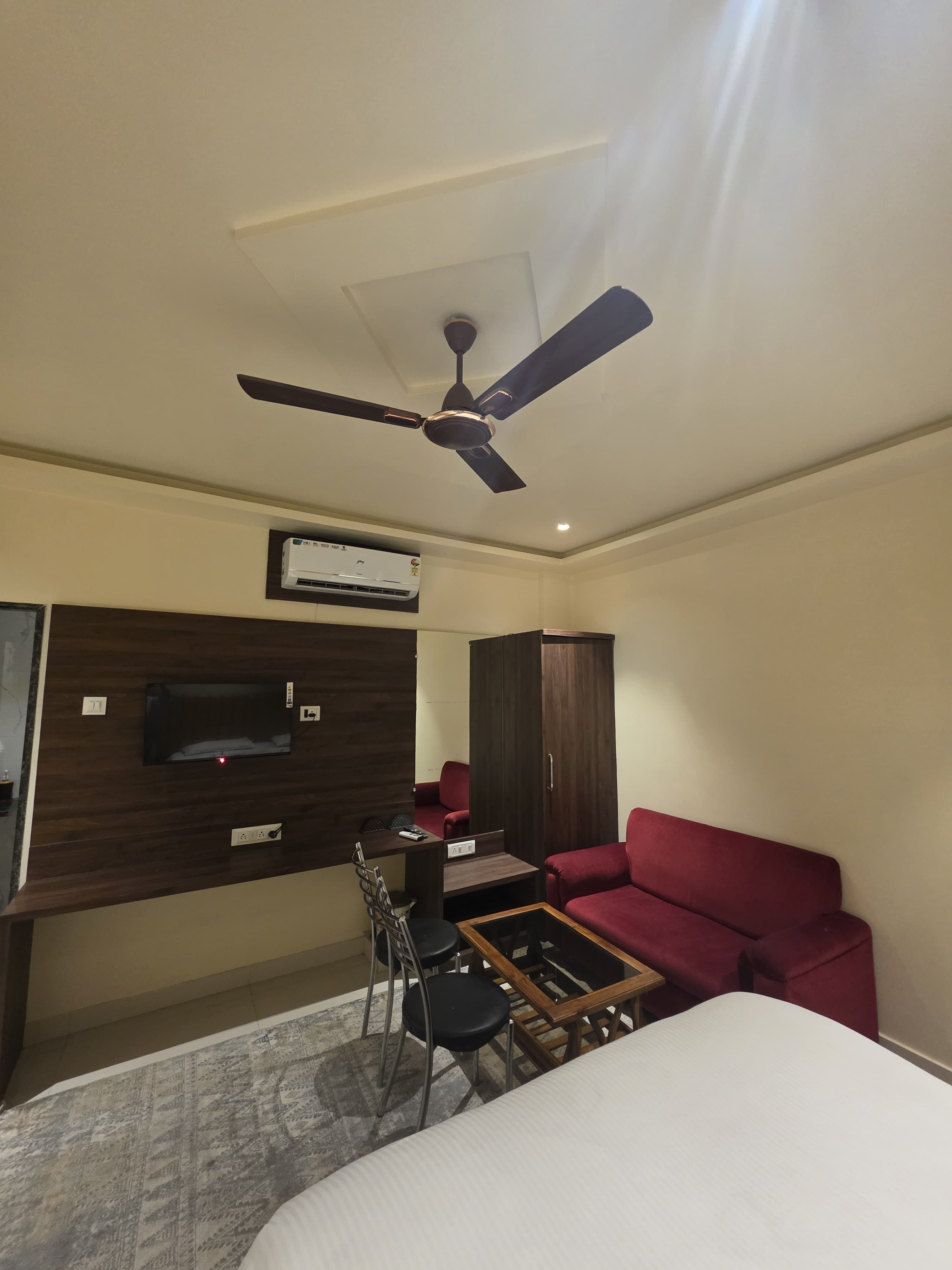 Ambar Lodging & Boarding - Tap to explore photos