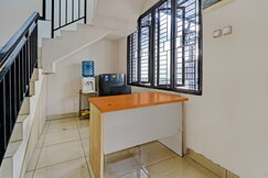 OYO 92556 JKK Sweet Room, Karawang