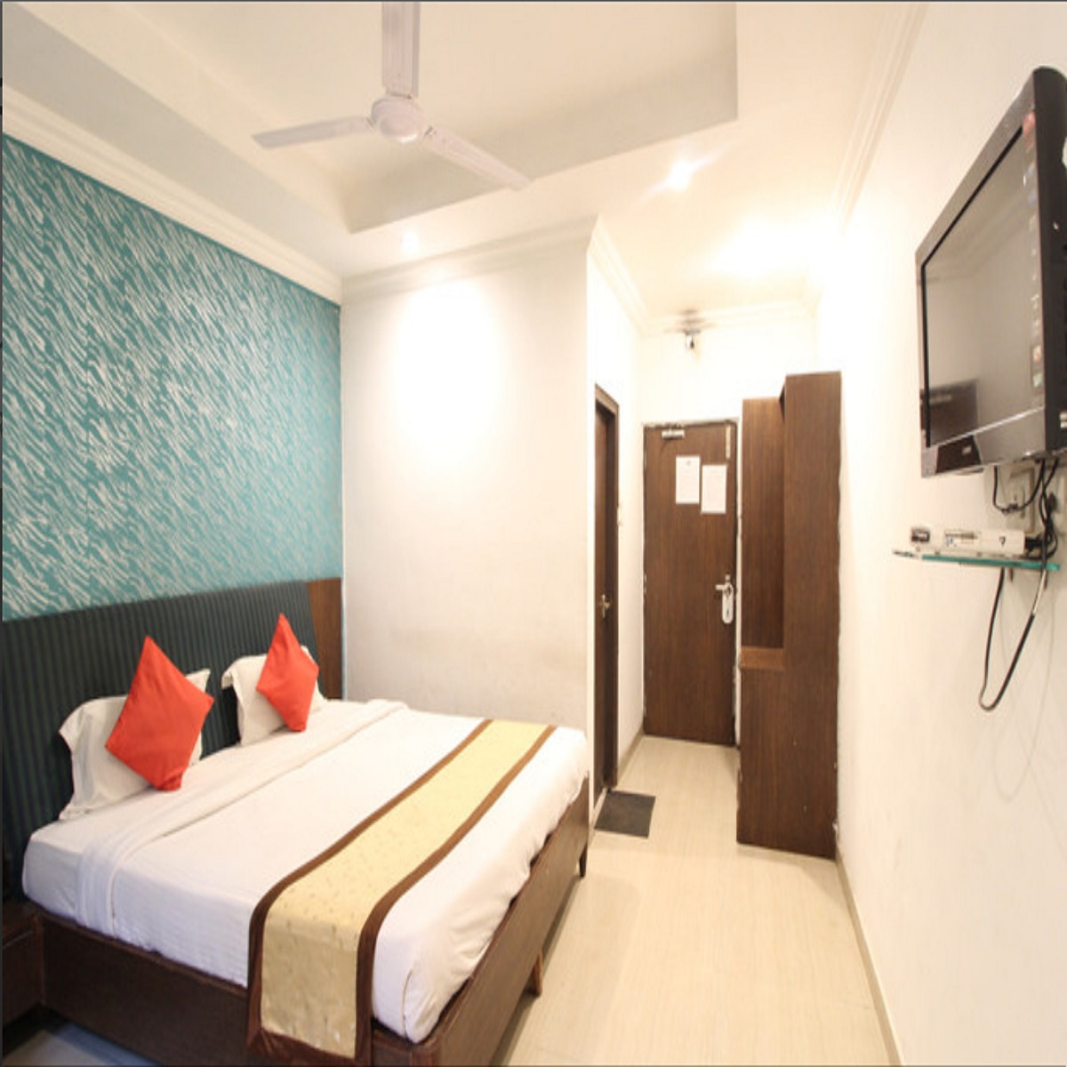 Hotel Monarch Inn Lucknow - Tap to explore photos
