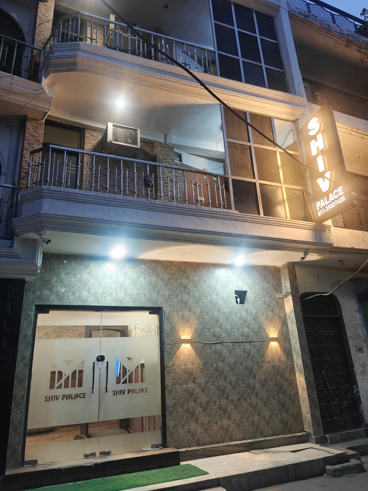 Hotel Shiv Palace Premium - Tap to explore photos