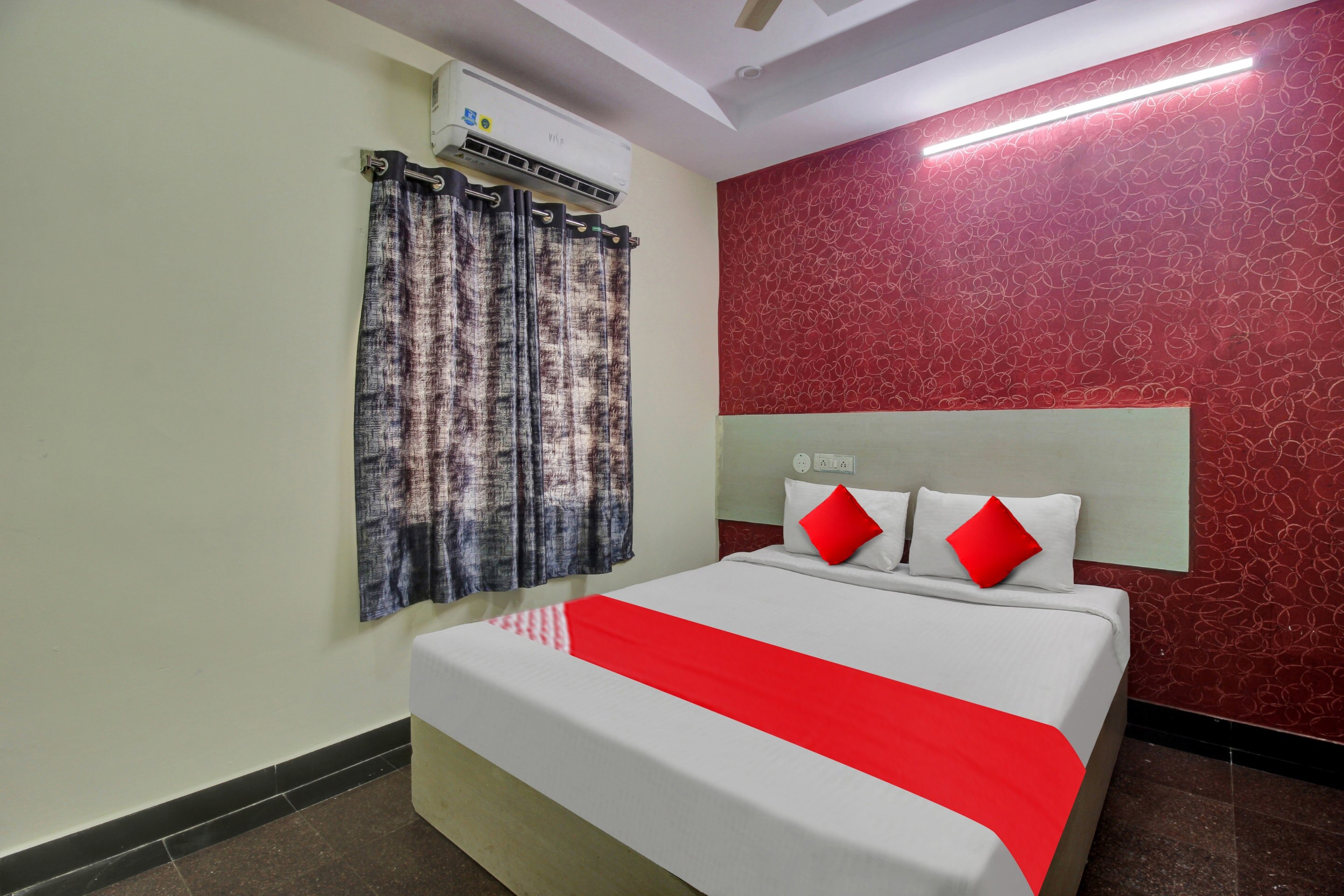 Flagship Hotel Lavish Stay - Tap to explore photos