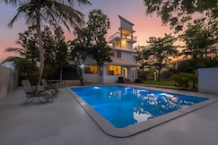 StayVista | Santoni Farms Pool Villa, Karjat