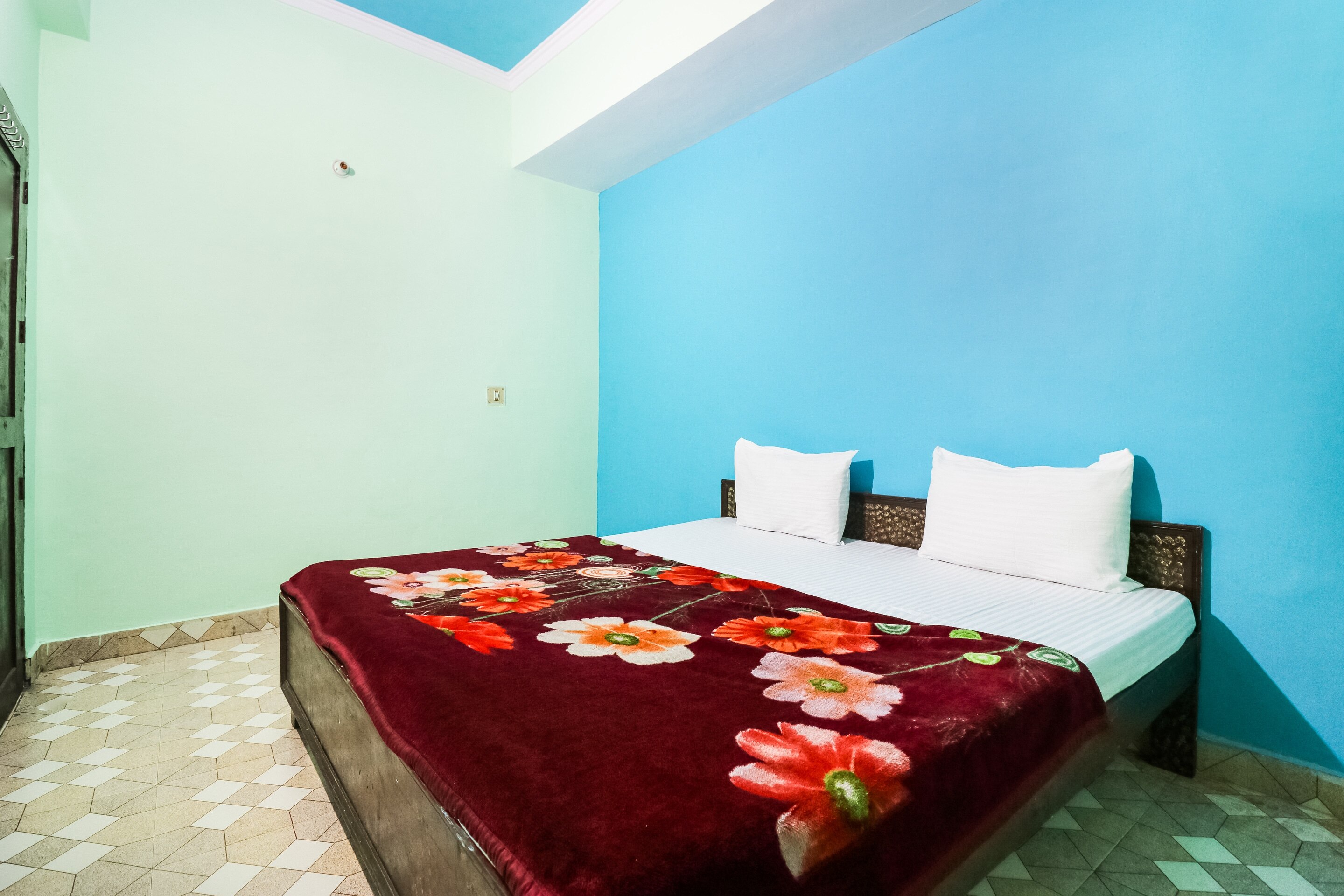 Hotel O Ashirwad Guest House - Tap to explore photos