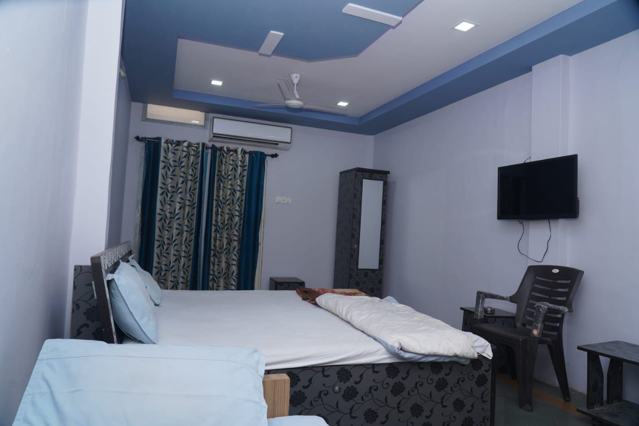 HOTEL SHREENATHJI - Tap to explore photos