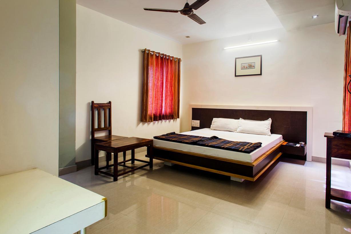 Hotel Jyoti - Tap to explore photos