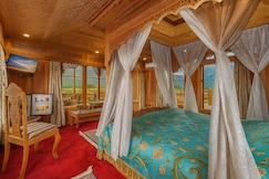 Floating shanghai group of houseboat, Srinagar