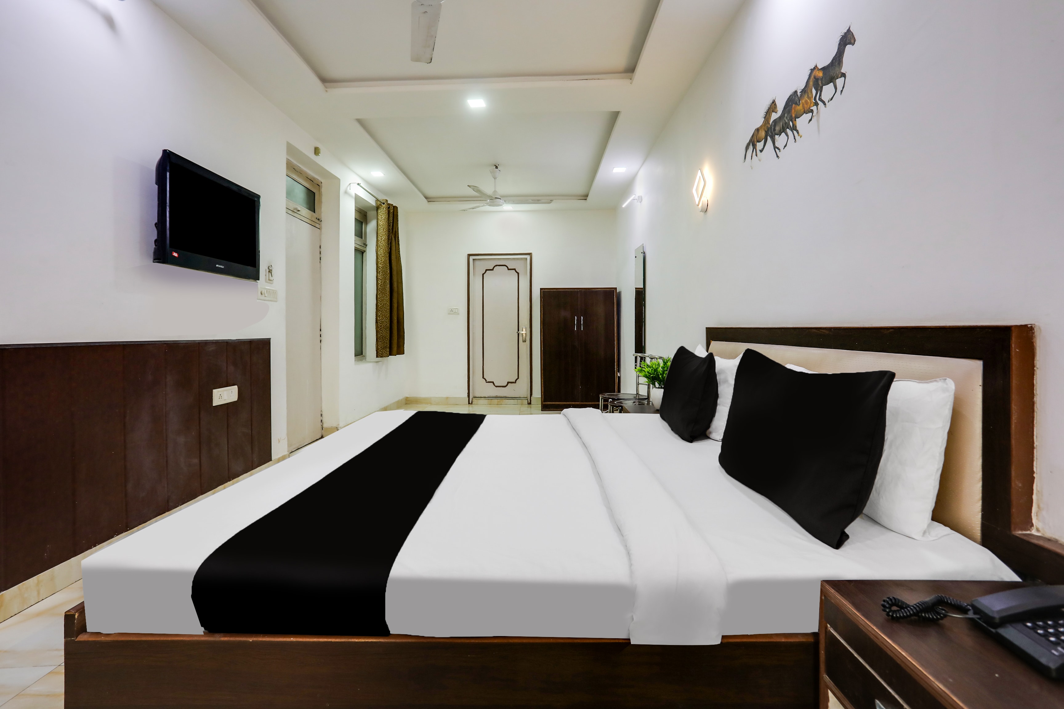 Hotel O Tajganj Near Taj Mahal West Gate - Tap to explore photos