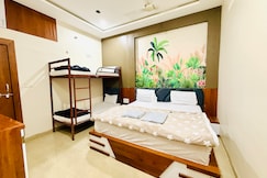 Maheshwar's Stay, Maheshwar