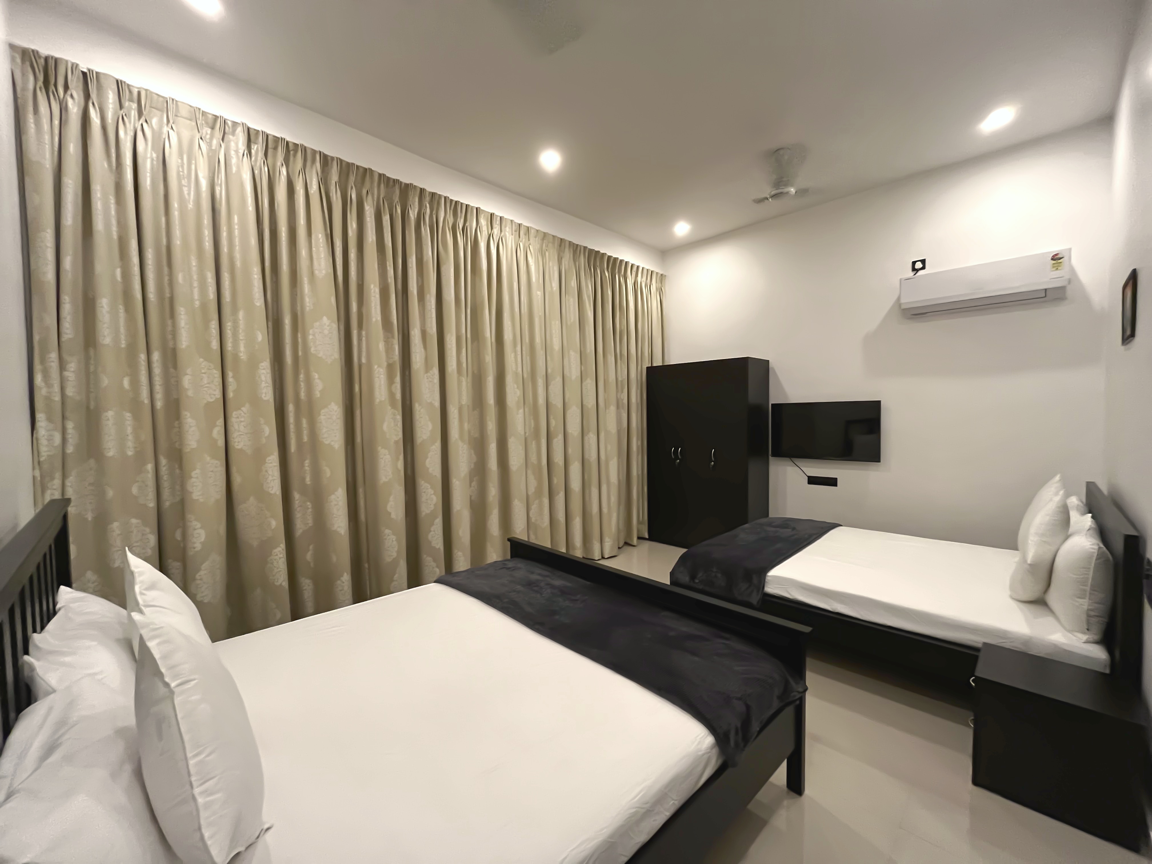 Deluxe Family Suite 1