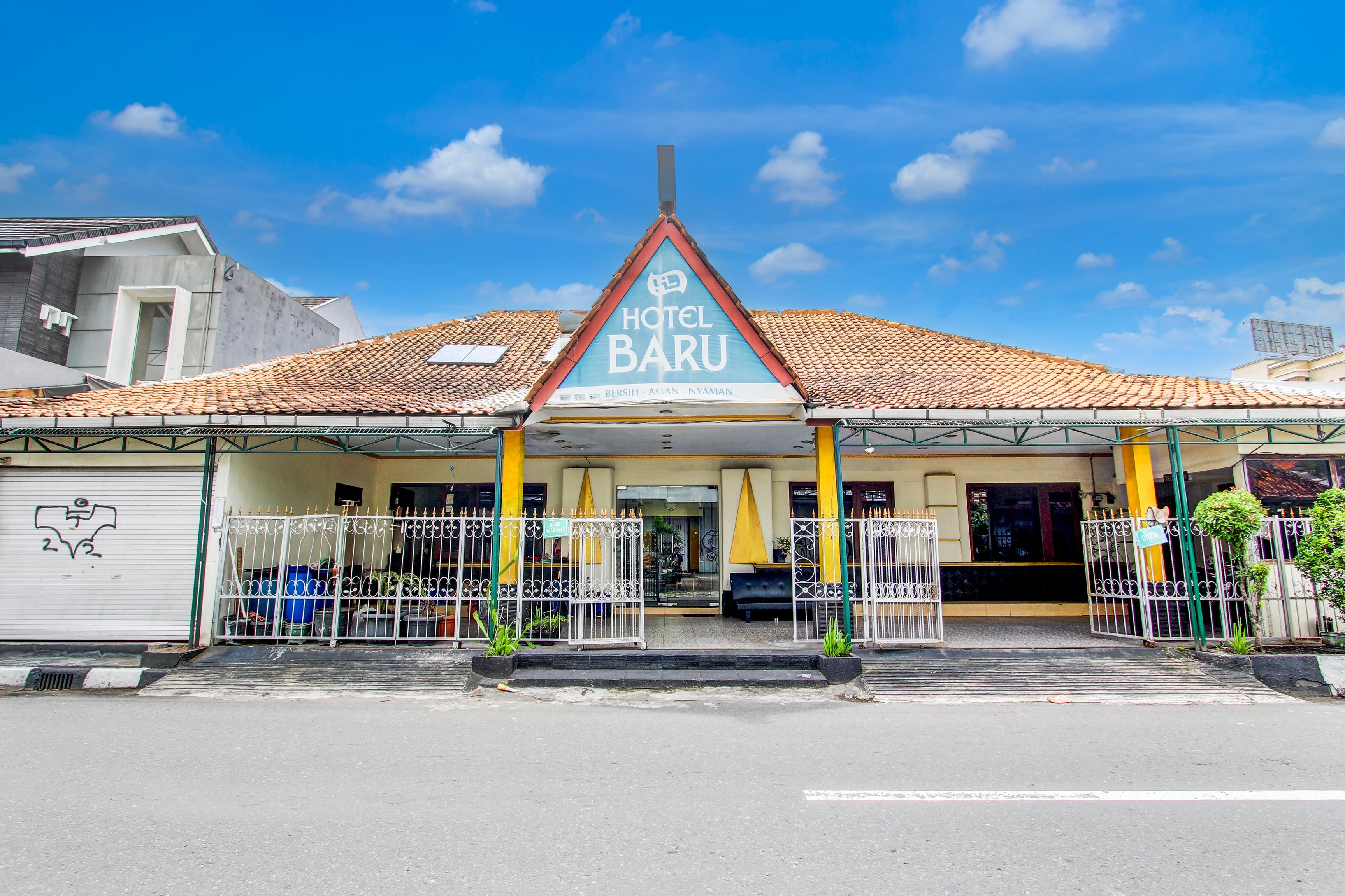 Hotel O Jalan Malioboro Near Stasiun Tugu Yogyakarta Formerly Hotel Baru - Tap to explore photos