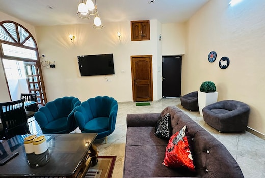 BlueTique | Entire 4BHK Apartment