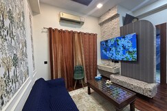 Mist by Grehstay with Jacuzzi on 29th Floor, Noida