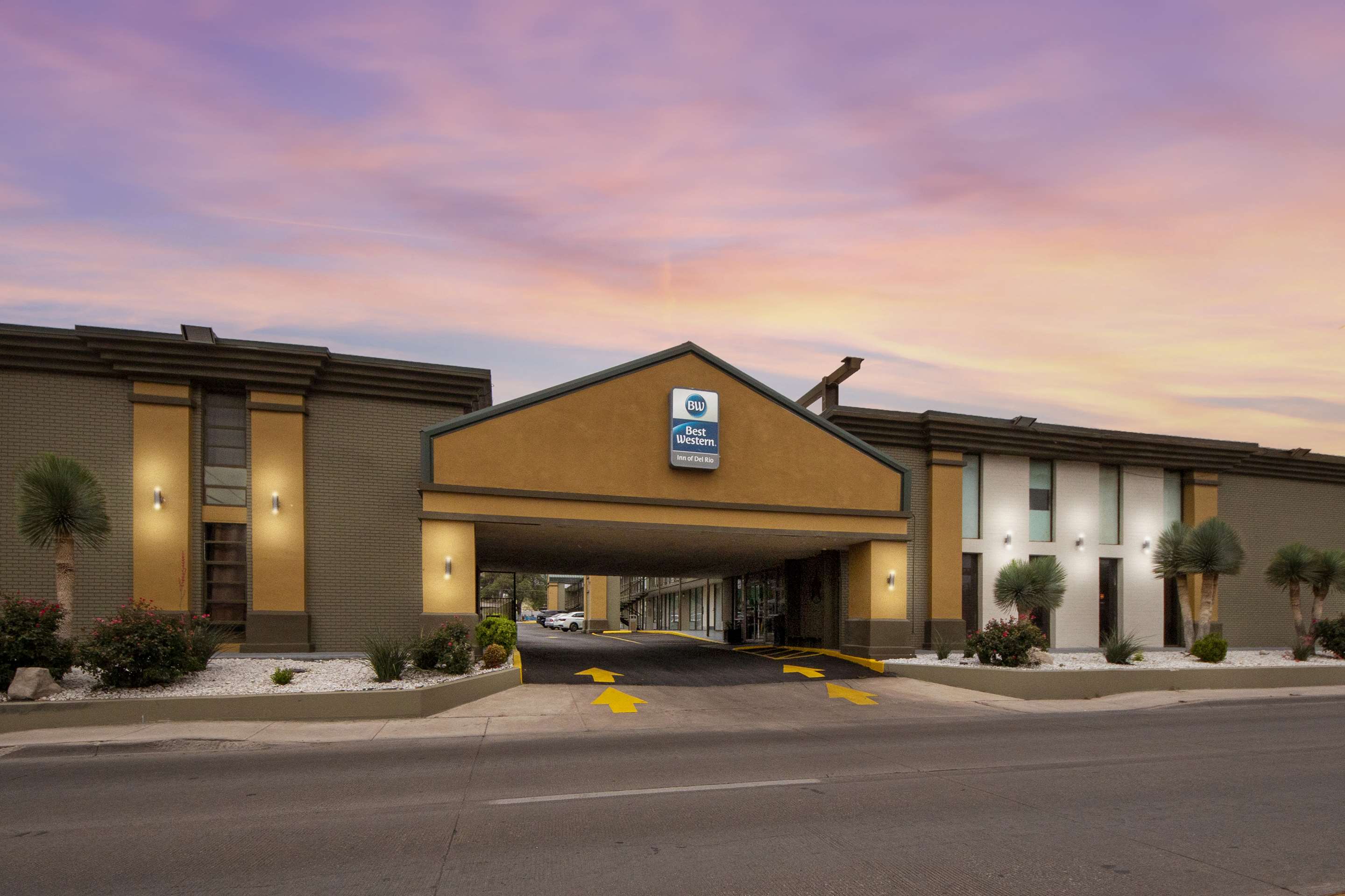 Best Western Inn of Del Rio - Tap to explore photos