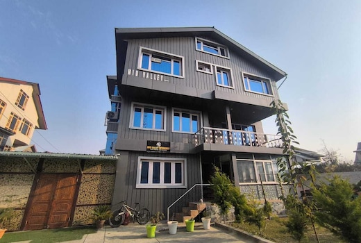 Collection O Kursoo Rajbagh Formerly Mid Valley Residency