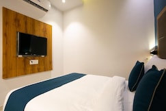Hotel Astros , Near Kokilaben Ambani Hospital, Mumbai